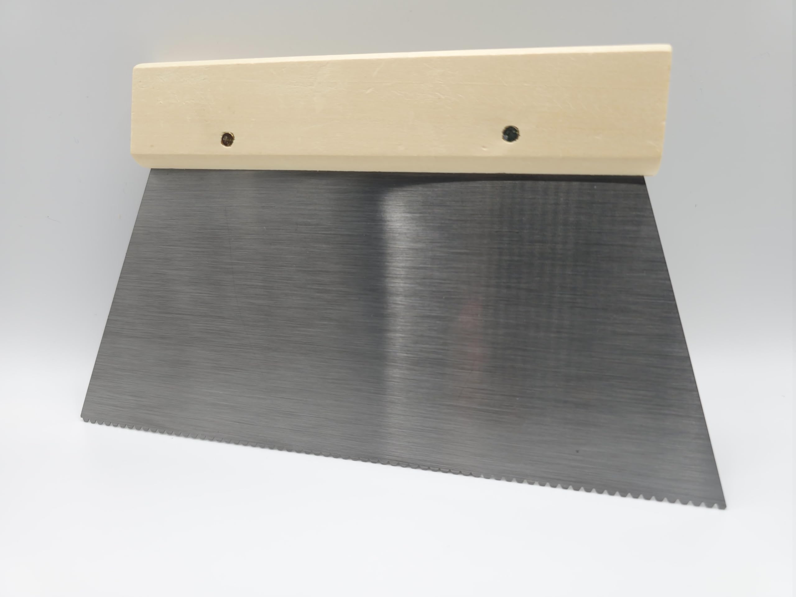 Spatola in acciaio al carbonio A2 V-Notch per adesivi sensibili alla pressione, acrilici ed emulsionanti, ideale per Karndean, Amtico, Moduleo, Polyflor e altro (200 mm (grandi aree aperte