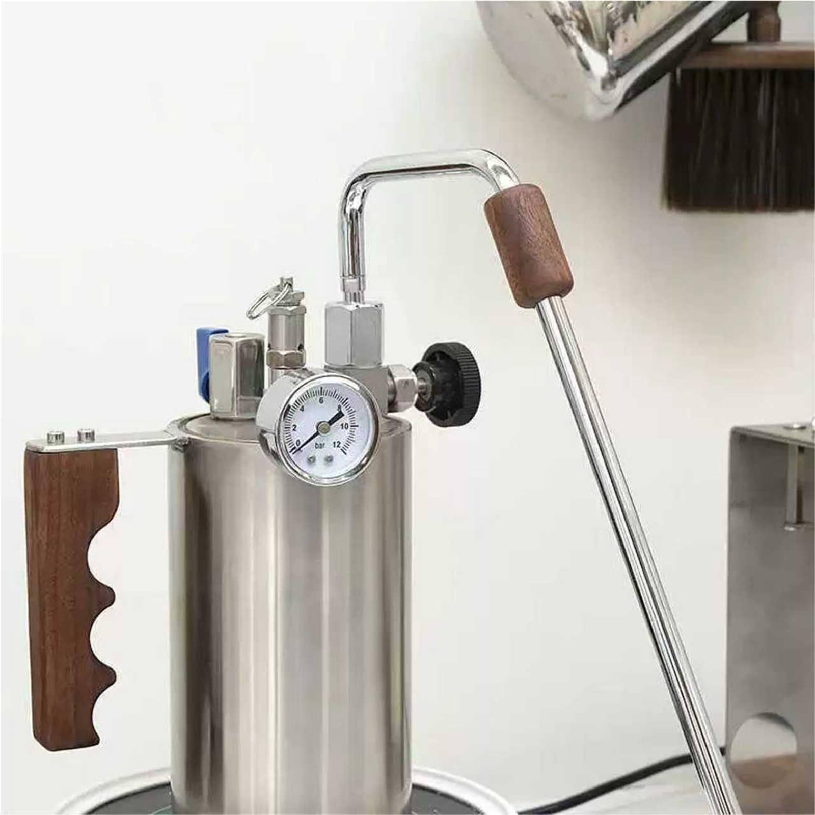 Zewnętrzny komercyjny spieniacz do mleka z 4 barami, 500 ml, z dyszą 3-otworową, drewniany uchwyt, do otwartego płomienia i ogrzewania płyty indukcyjnej