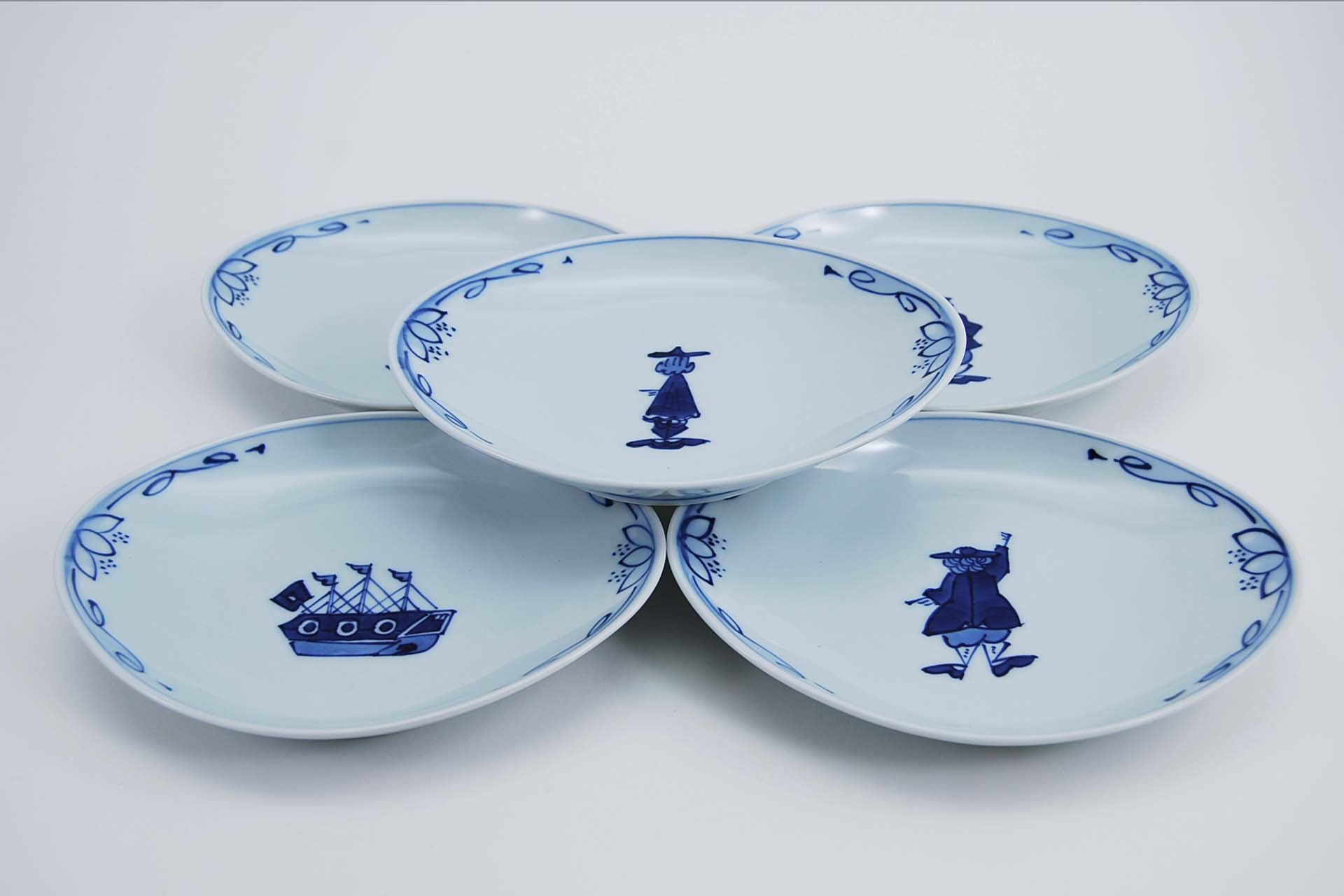 銘々皿！　　この絵柄に惹かれて、、。 Amazon.co.jp: 絵変り 舟型銘々皿揃 : ホーム＆キッチン
