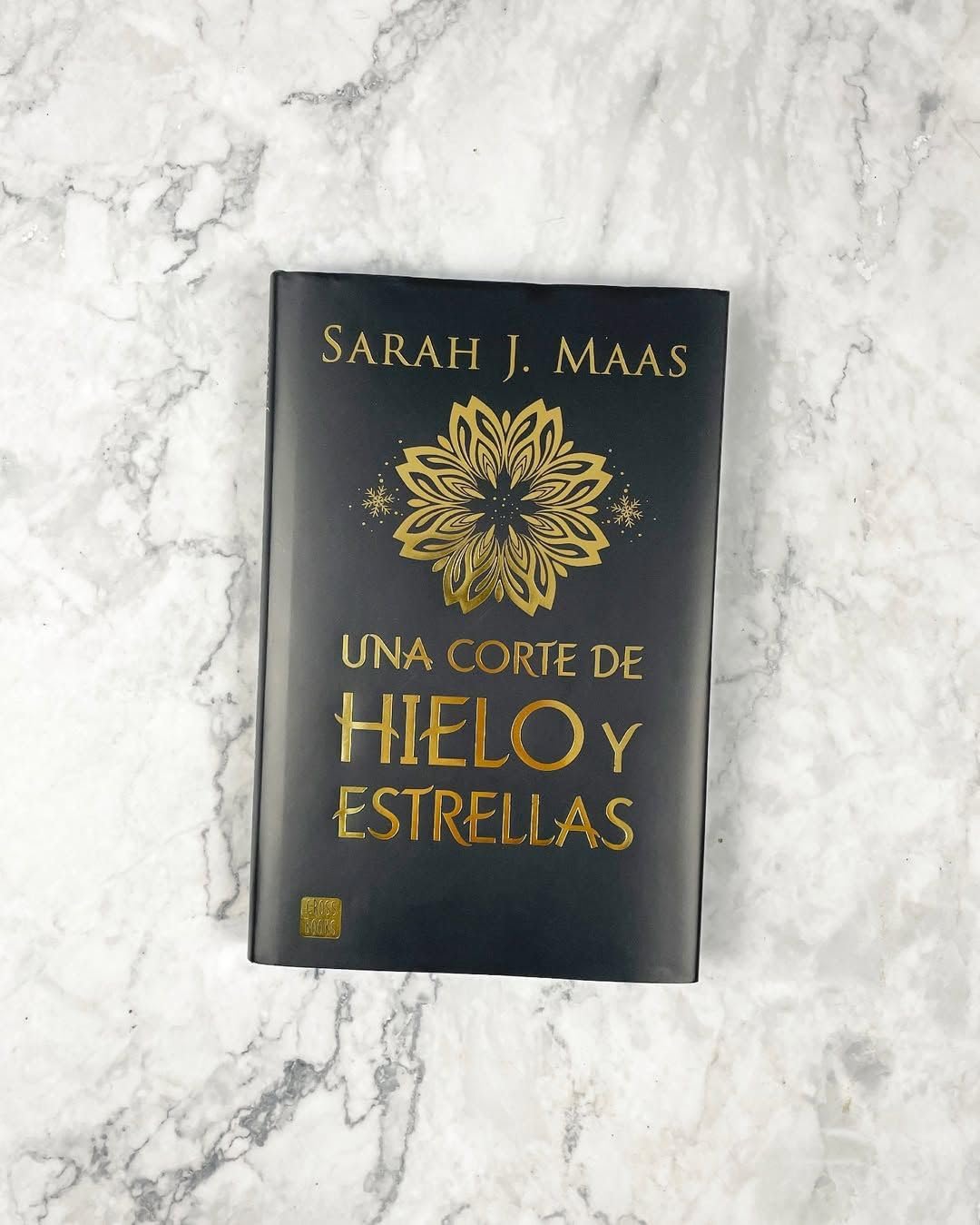 Una corte de hielo y estrellas. Edición especial: Una corte de rosas y espinas 4. Edición especial con cantos tintados (Ficción)