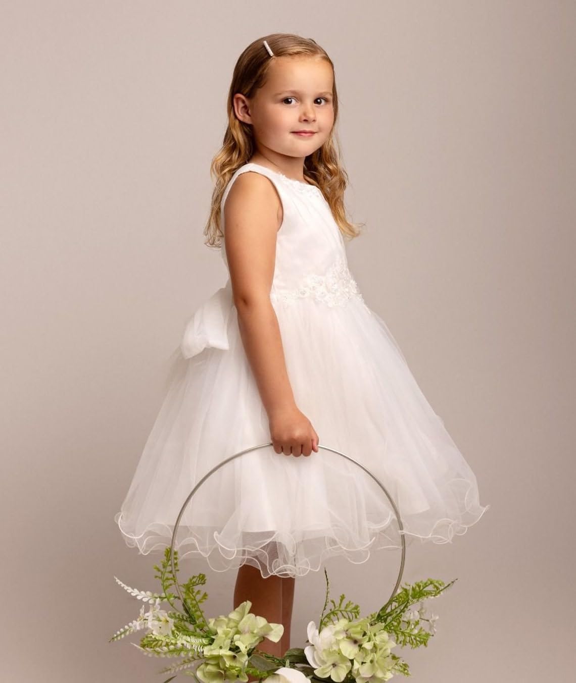 SIRRI Elegantes elfenbeinfarbenes Tüllkleid mit Blumenapplikationen, perfekt für formelle Anlässe
