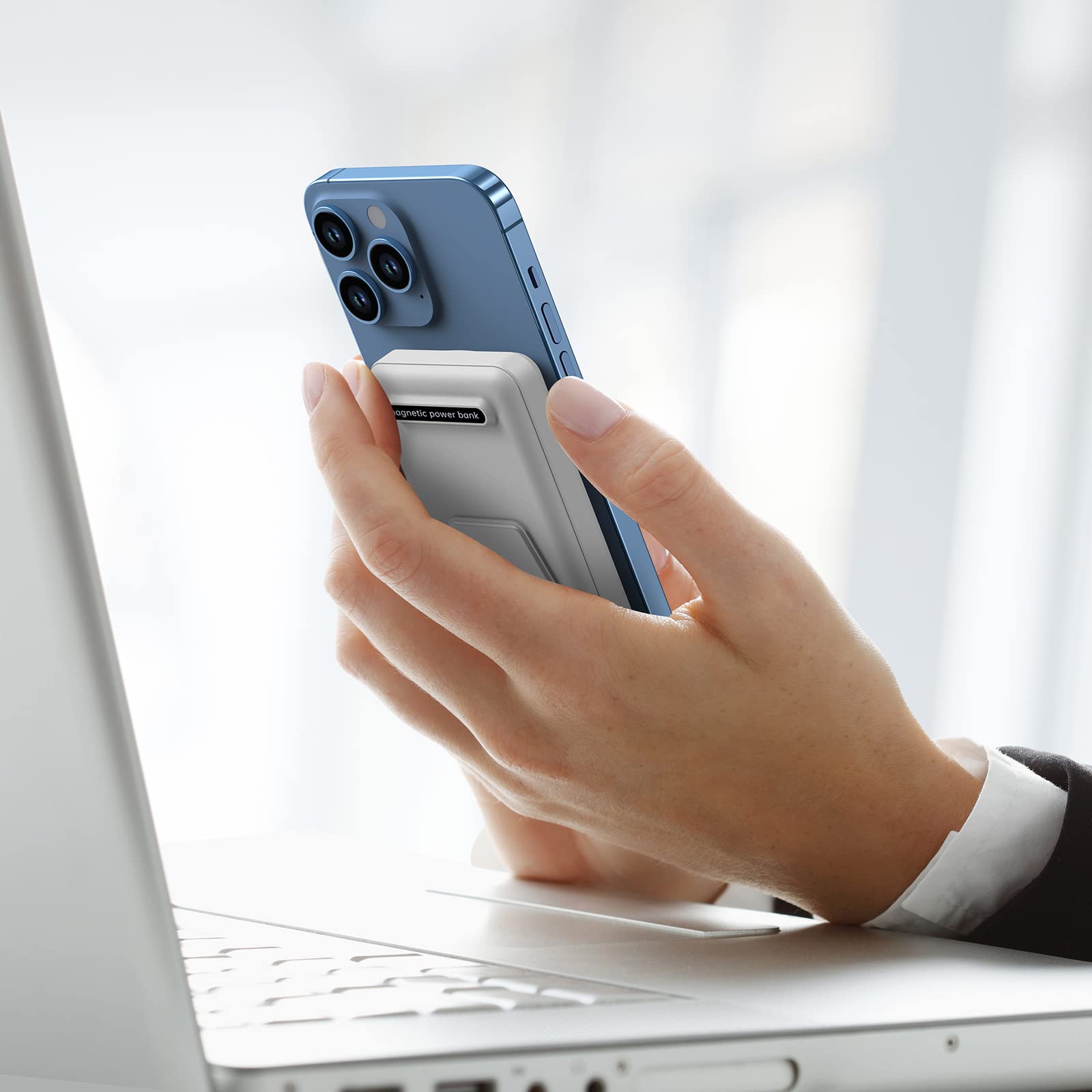 YAGOPAL Power Bank 10000mAh con Supporto Pieghevole Caricabatterie Portatile Agnetico Wireless PD 22.5W Tipo-C Ricarica Rapida Compatibile Magsafe per iPhone 16/15/14/13/12/Mini/Pro/Pro Max