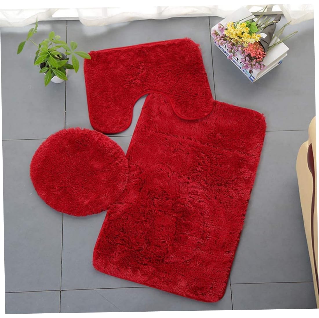 Tapis de bain rouge antidérapant et parure de toilette pour une décoration de Noël chaleureuse