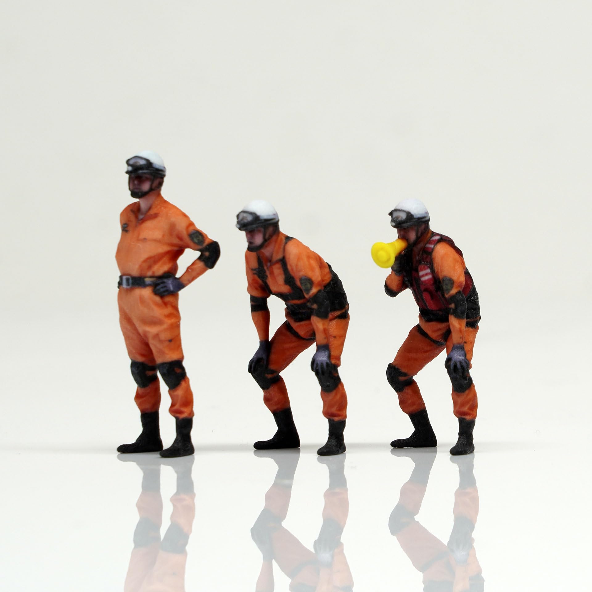 Amazon.co.jp: figreal 1/43消防隊員003 3体 彩色済みフィギュア