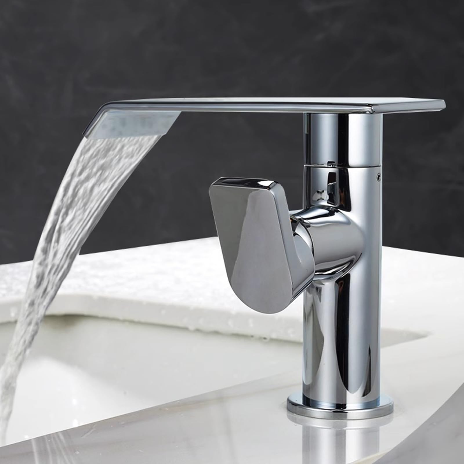 Badarmatur mit Wasserfall-Funktion, 360° drehbar, Aufsatzmontage, Kupfer, verchromt, kurz