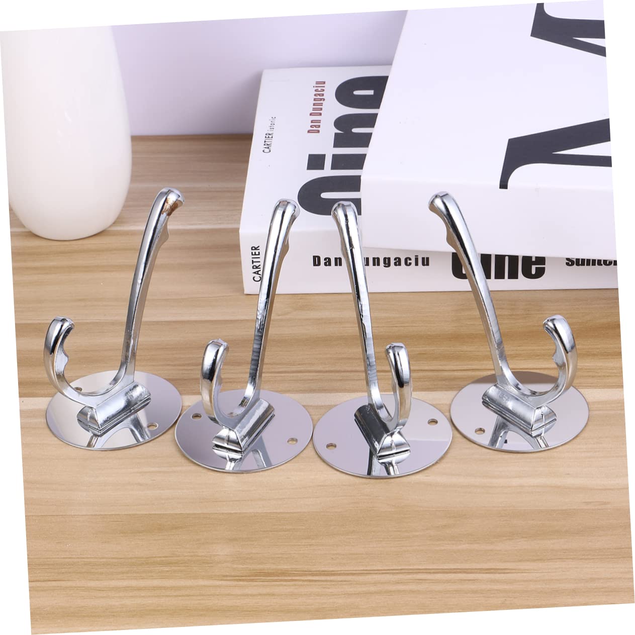 VASDEV 4pcs Stick on Hooks Perchas para Toallas Ganchos para Toallas de baño Montado en la Pared Perchero Ganchos montados en la Pared Percha de Metal Percha de Pared Ganchos de Metal GAN