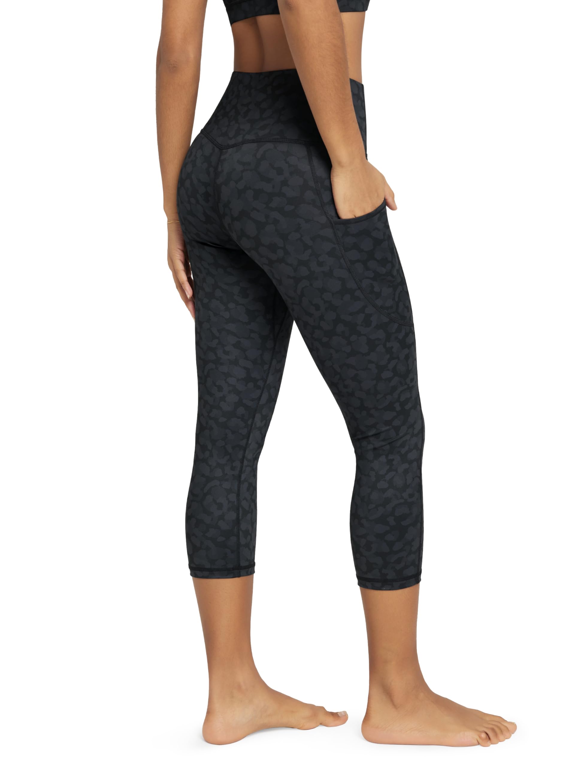 ODODOS Women's High Waisted Yoga Capris with Pockets, Tummy Control Non See Through Workout Athletic Running Capri Leggings