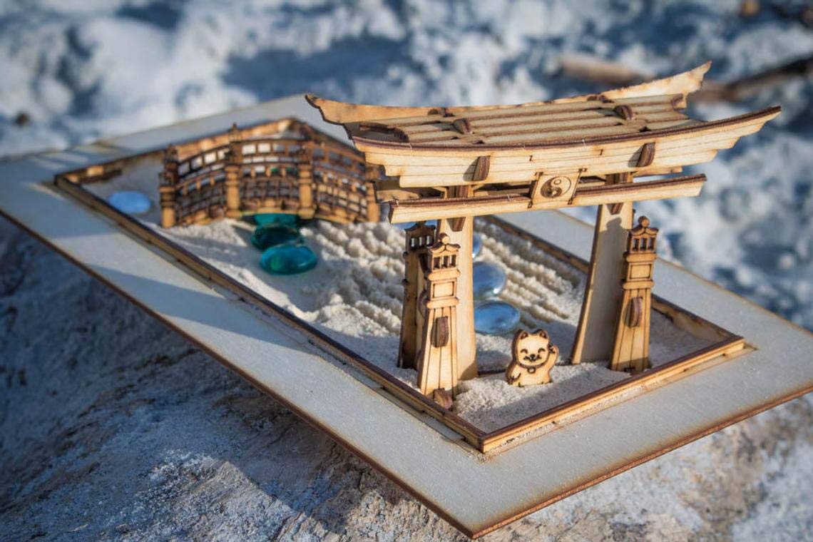 Novelstuffs Zen Garden - Japanese Meditation Sandbox Kit Playset of 6 Pieces, Shinto Gate, Rake, Bridge, Lantern, and Lucky Kitty