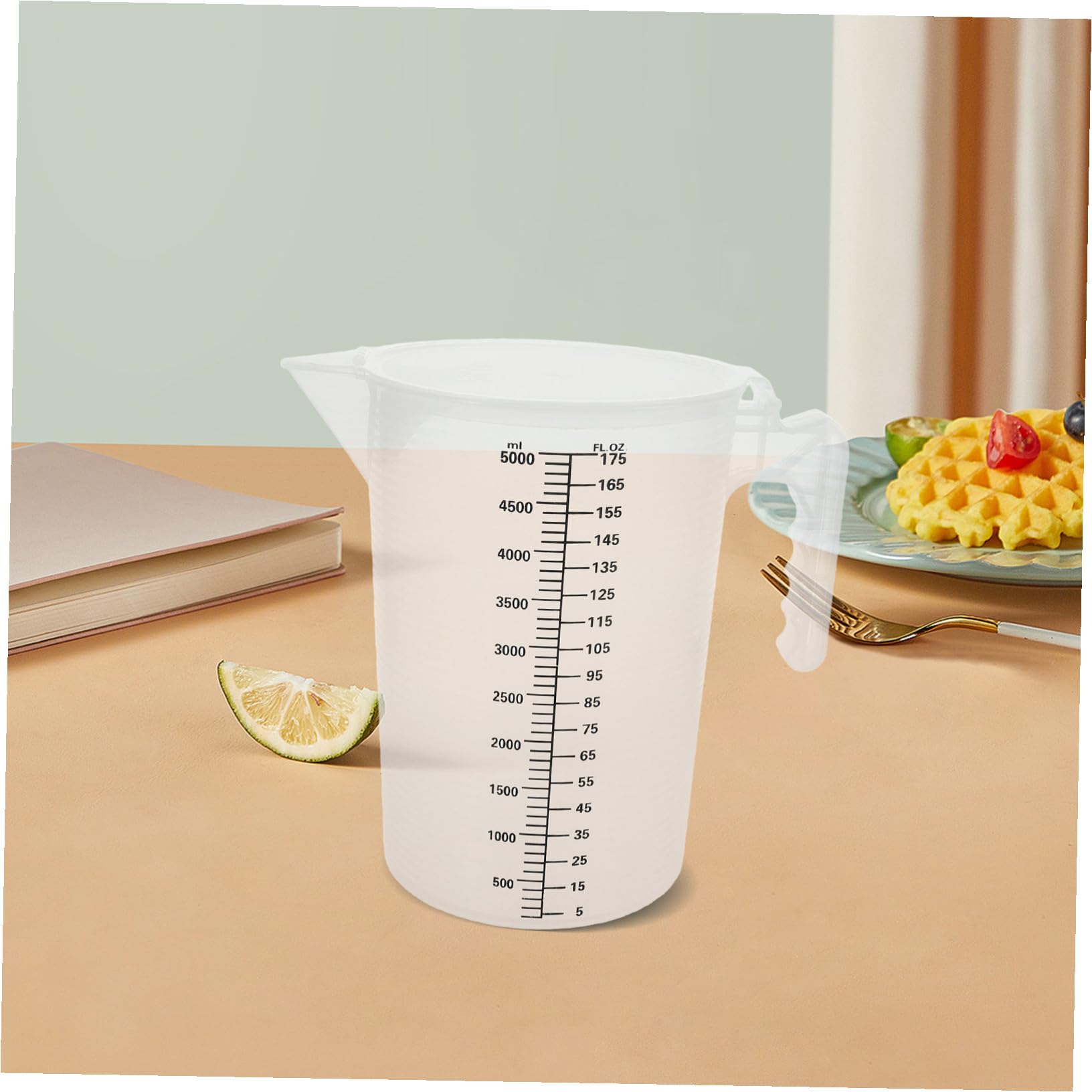 Toyvian Tasse à Mesurer en Plastique Pp 5l avec Couvercle Anti-poussière, Grosse Capacité pour Recettes de Boissons Variées et Cuisines Ouvertes, Visibilité Claire Garantie