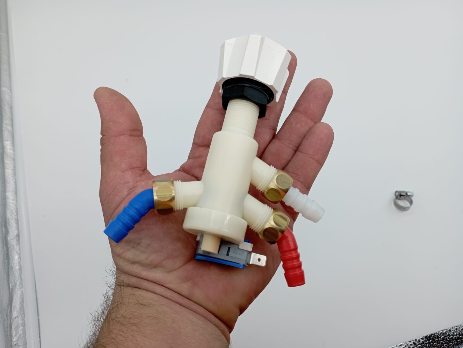 CR-MOESANCO Kit Mando Grifo Ducha Bajo Mesa Mezclador con 3 Abrazaderas de Acero Inoxidable para Caravana, Autocaravana, Barco o Camper, Termoplástico, Resistente hasta 80°C, Orificio Montaje 20mm