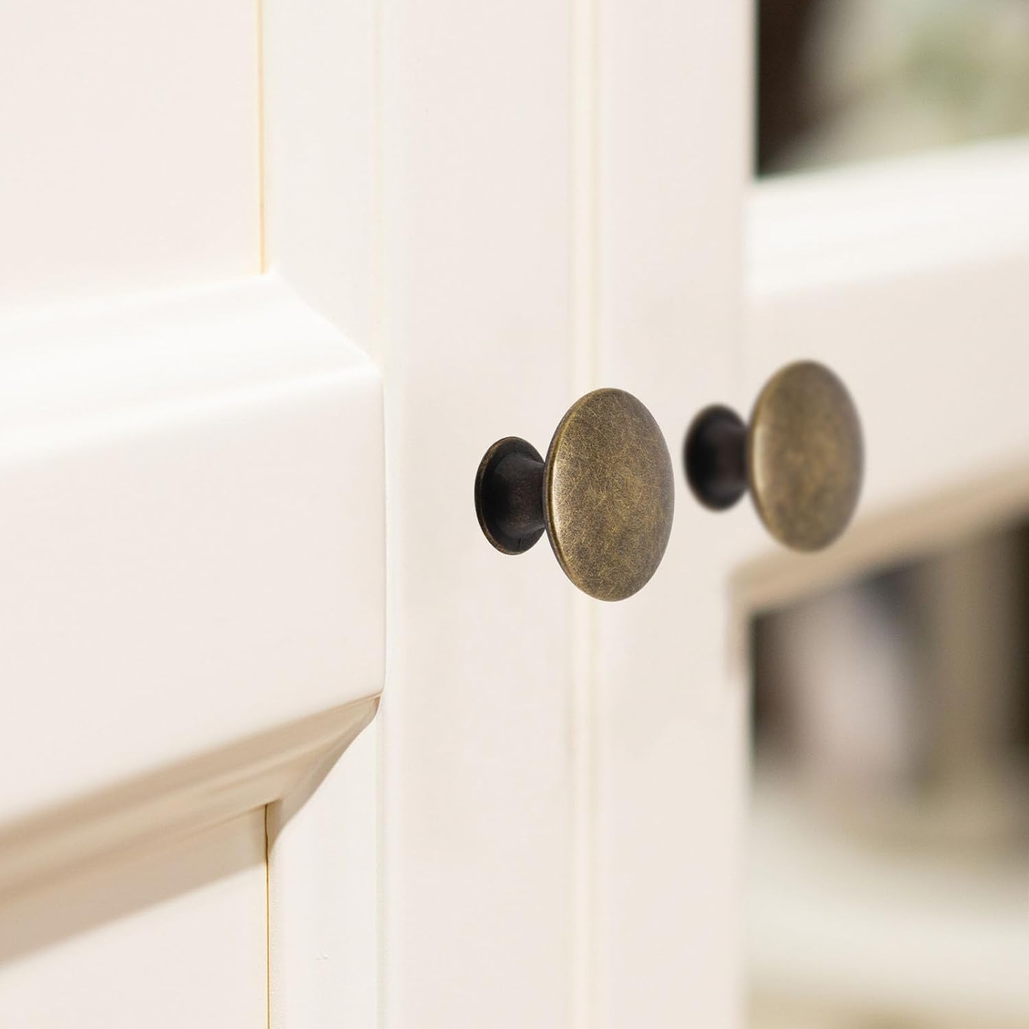 16 Pack Antique Brass Cabinet Knobs, Round Dresser Knobs Kitchen Drawer Knob, Single Hole Cupboard Door Knob Dresser Drawer Pulls Handles