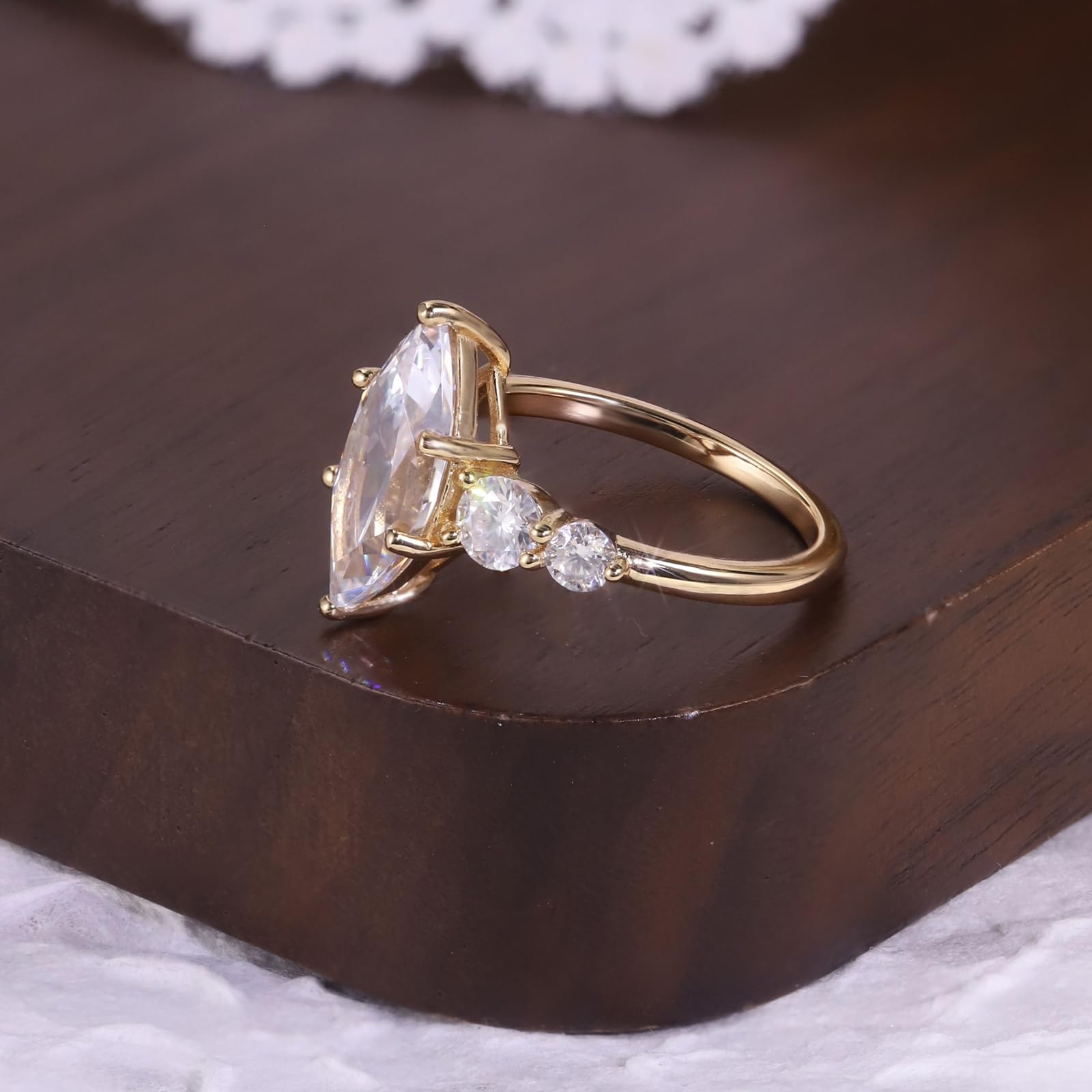 Obrączki ślubne złote damskie moissanit, 1 ct, oprawa 6-rapowa, szlif markizowy, 18K (750) żółte złoto – 1 ct obrączki ślubne, rozmiar damski 63 (20,1)