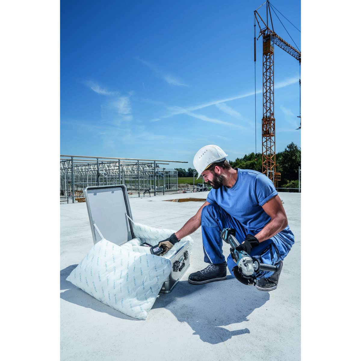 Zarges Akku Safe K470 (55 x 55 x 22 cm, silber, aus Stahl, mit Cirrux-Kissen, Batterieaufbewahrung, Batterien Schutzbox, stapelbare Batteriebox, Transportbox für Akkus) 40582
