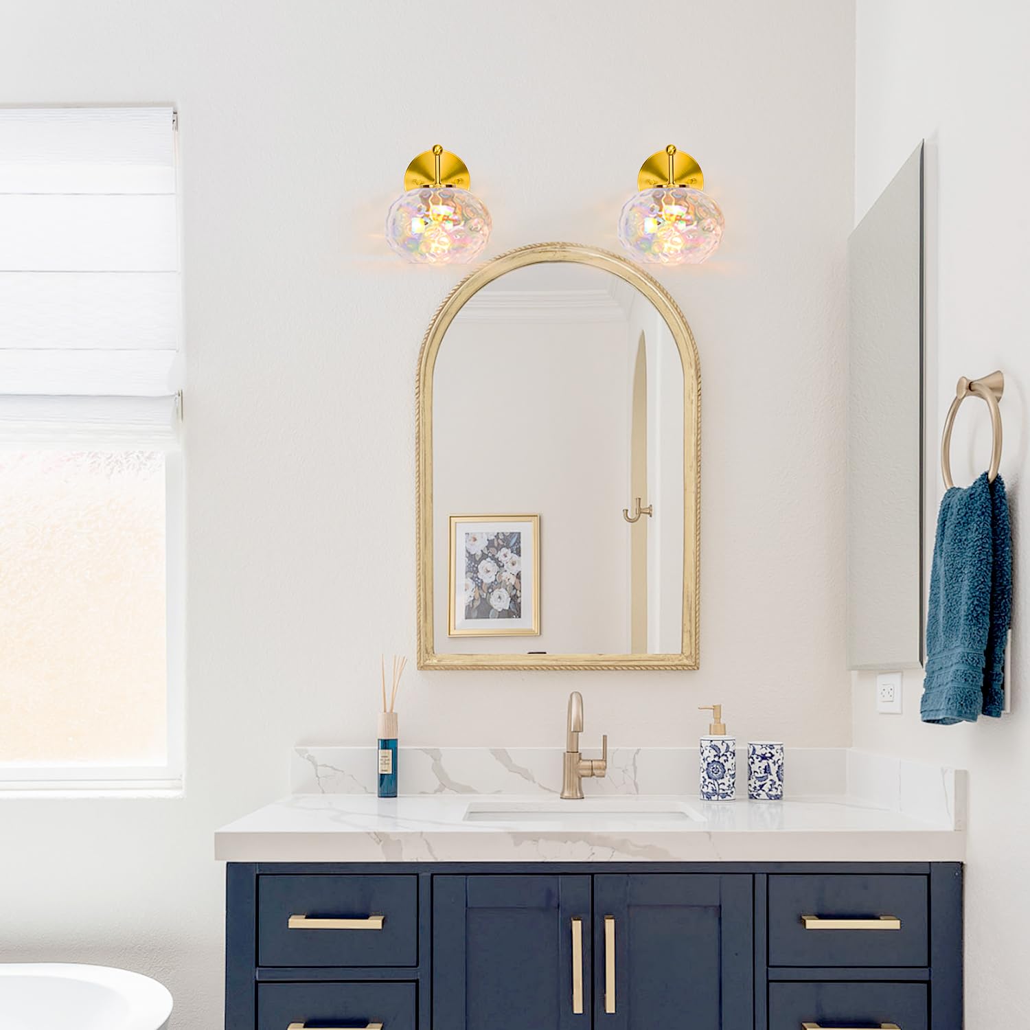 Juego de 2 apliques de pared de vidrio martillado de color dorado cepillado, lámpara de pared de latón con 1 luz para pasillo, sala de estar, escalera, baño, sobre espejo (latón dorado, 1 luz) 2