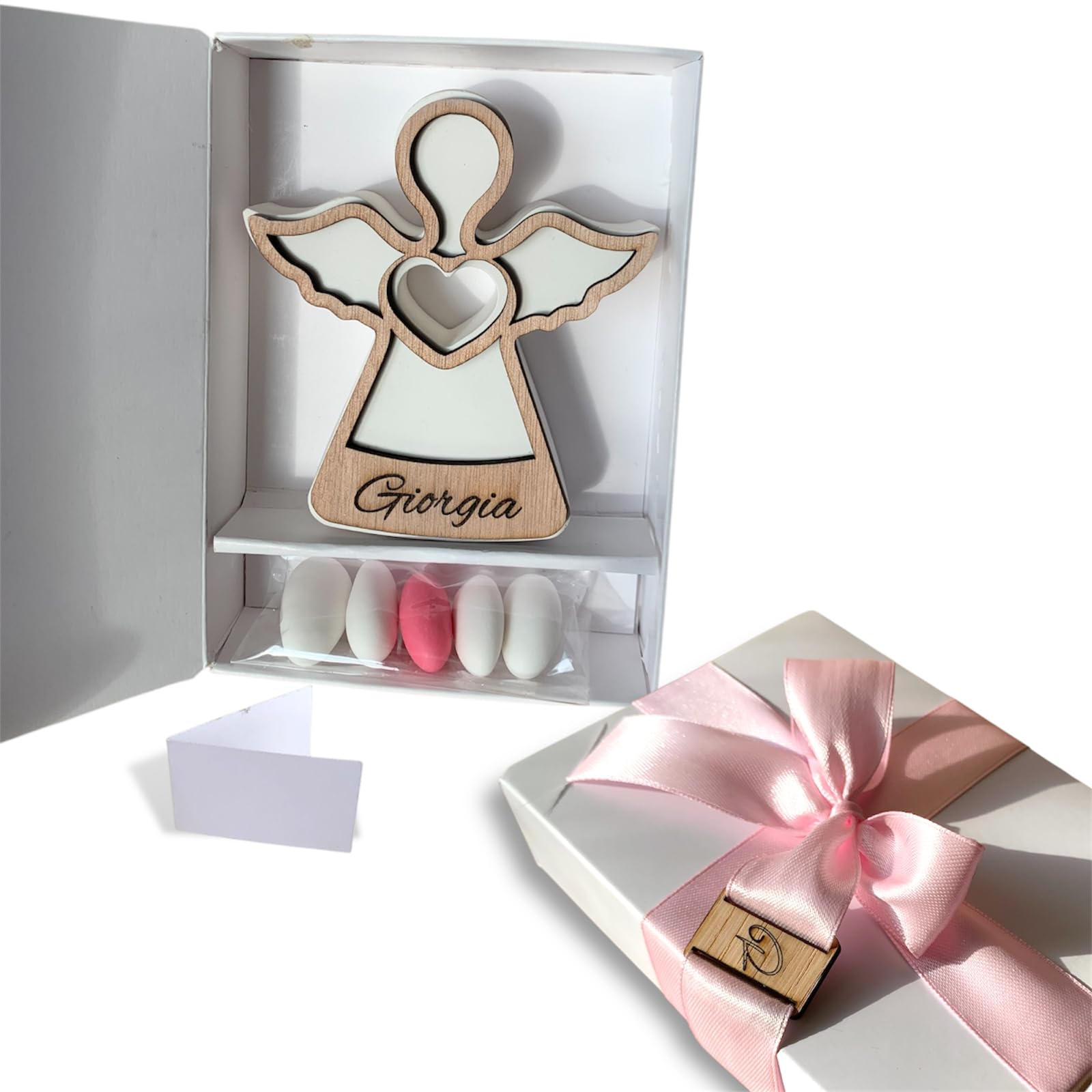 D A N A E FRAGRANZE ITALIANE Angelo in Legno e Polvere di Marmo, Personalizzabile, 10 x 9 cm, con Scatola Regalo, Confetti, Bigliettino e Nastro, Bomboniera per Battesimo, Comunione.