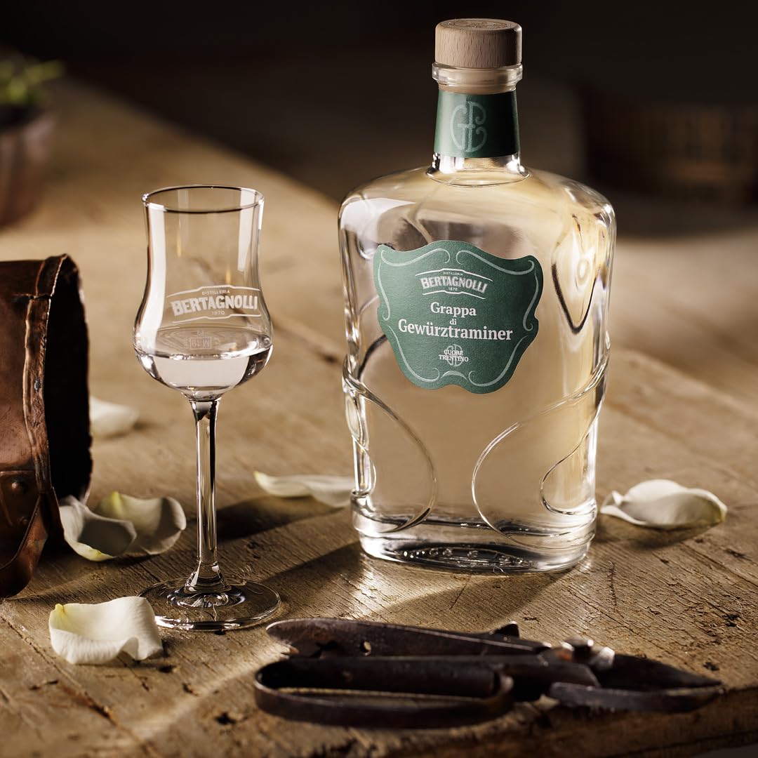Brennerei Bertagnolli - Grappa di Gewürztraminer Trentino - Flasche 0,70 Liter - 42% Vol. mit hochwertiger Kartonbox