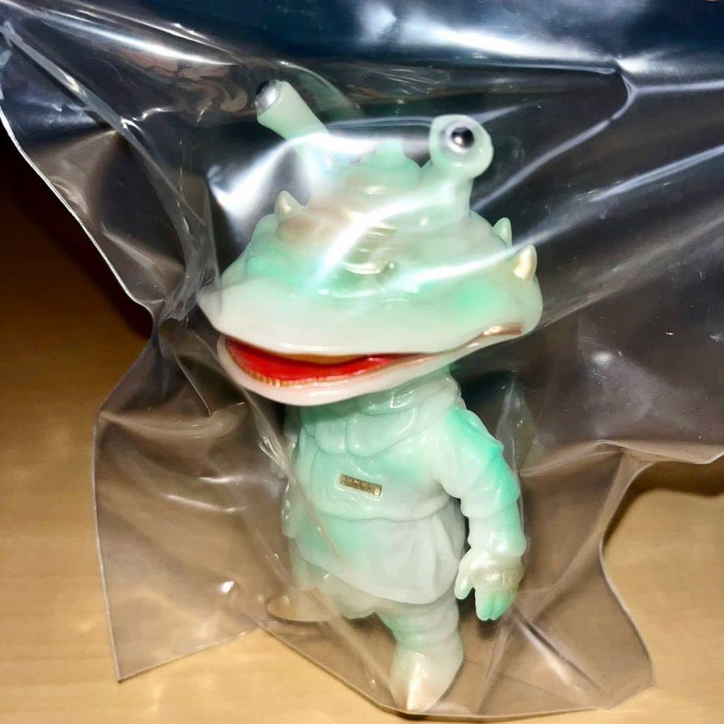 Amazon.co.jp: MAXTOY カネゴン GID 蓄光 One up.限定 金歯 Q ultra Q