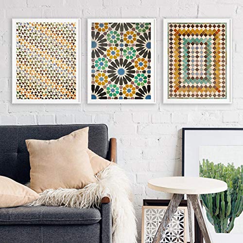 Toile marocaine géométrique pour briser la monotonie d'un salon avec de la mosaïque