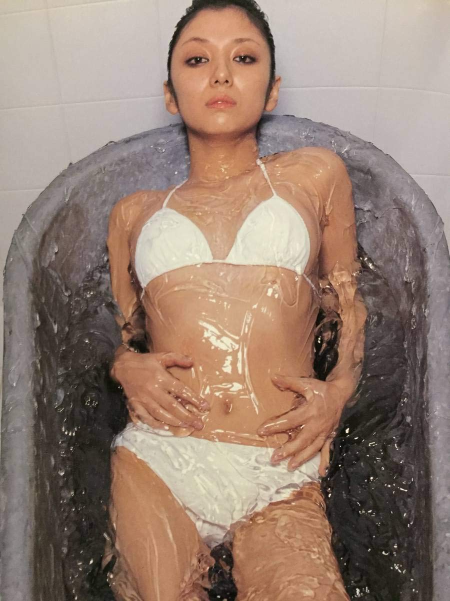 国分佐智子ヌード Amazon.co.jp: 古本 帯なし 写真集 月刊 国分佐智子 新潮社 046 撮影:石田東 女優 ワンギャル ワンダフル 水着 林家三平 林家いっ平 クリックポスト等 : ファッション