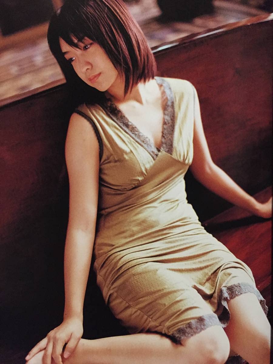 Amazon.co.jp: 古本 帯なし 写真集 まっすぐ 池脇千鶴 撮影:根本好伸