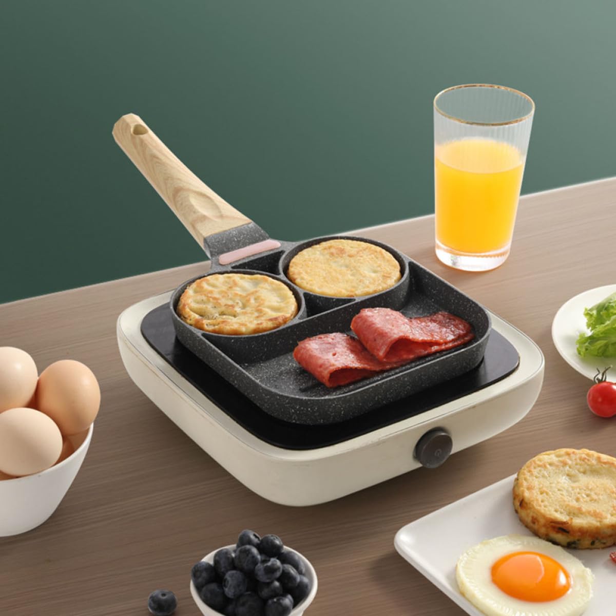Geteilte Omelettpfanne aus Aluminium mit 3 Fächern Antihaftbeschichtet Holzgriff Bruchfest für Frühstück und Eiergerichte