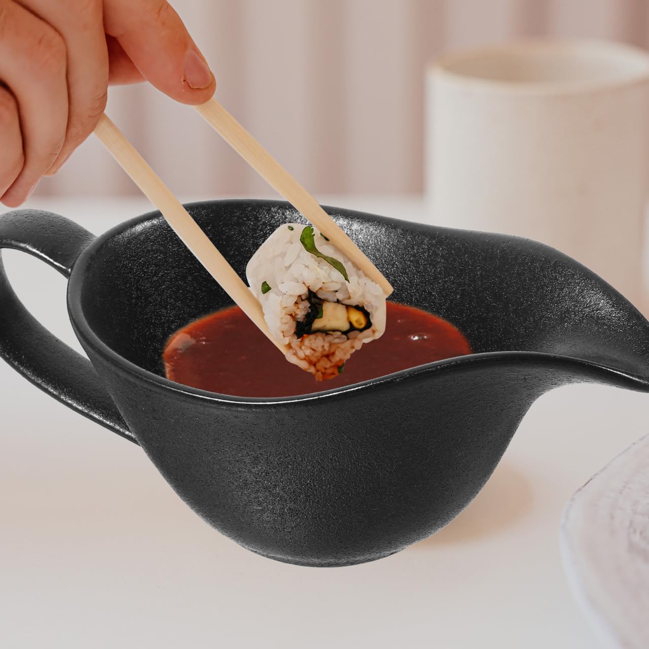 ULTECHNOVO Sauciere Aus Keramik Mit Ergonomischem Griff 16-Unzen-Saucenschale Mit Tropffreiem Lippenauslauf Milchkännchen Soßenbehälter Für Soße Wärmende Soßen Salatdressings Schwarz