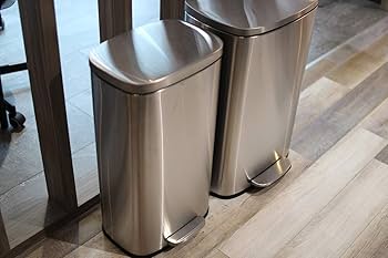 Amazon｜フットペダル式 ステンレス ダストボックス [30L