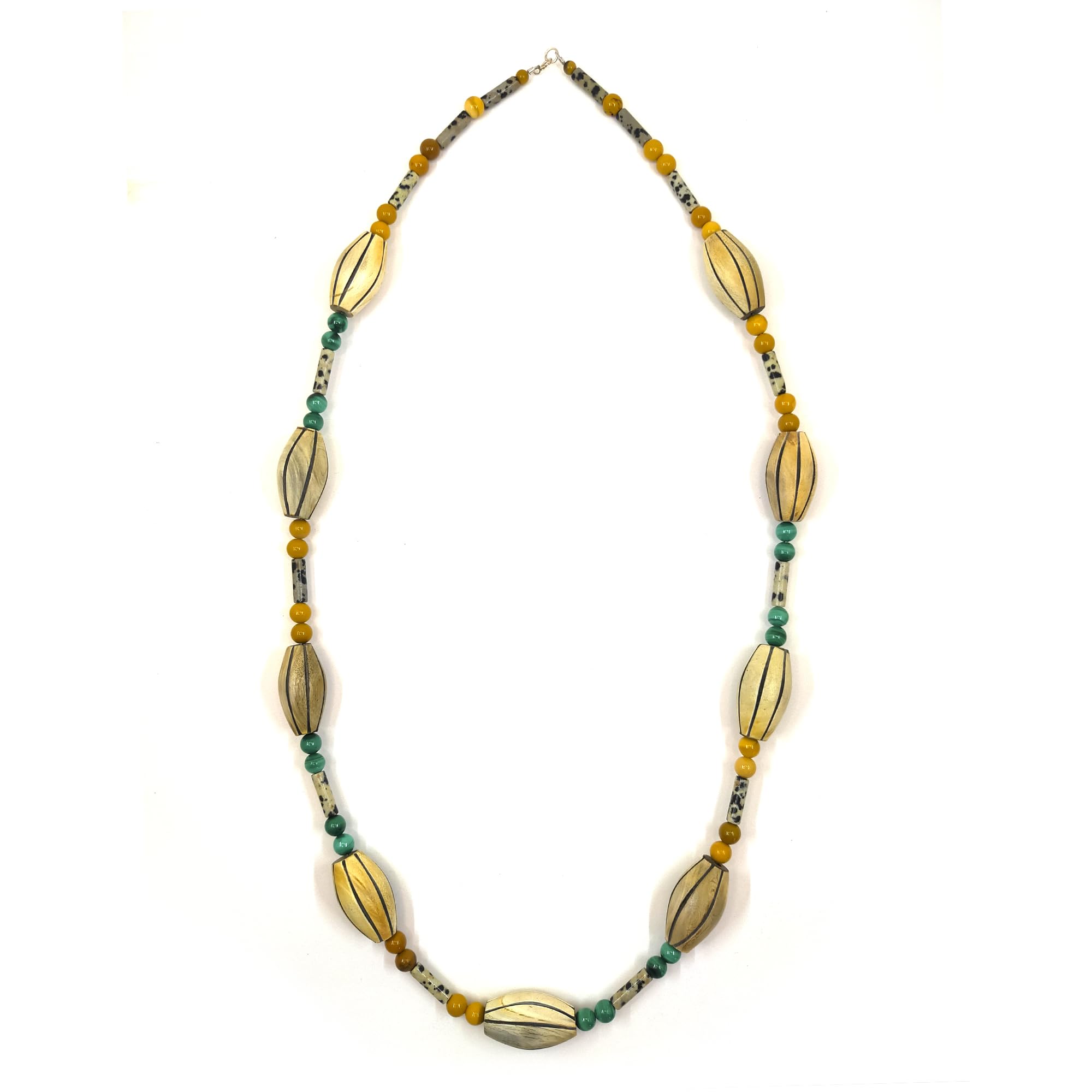 Collana lunga 70 cm con pietre vere e corno naturale striato, a base di diaspro mokaite giallo e altre rocce. Chiusura in argento 925. Idea regalo