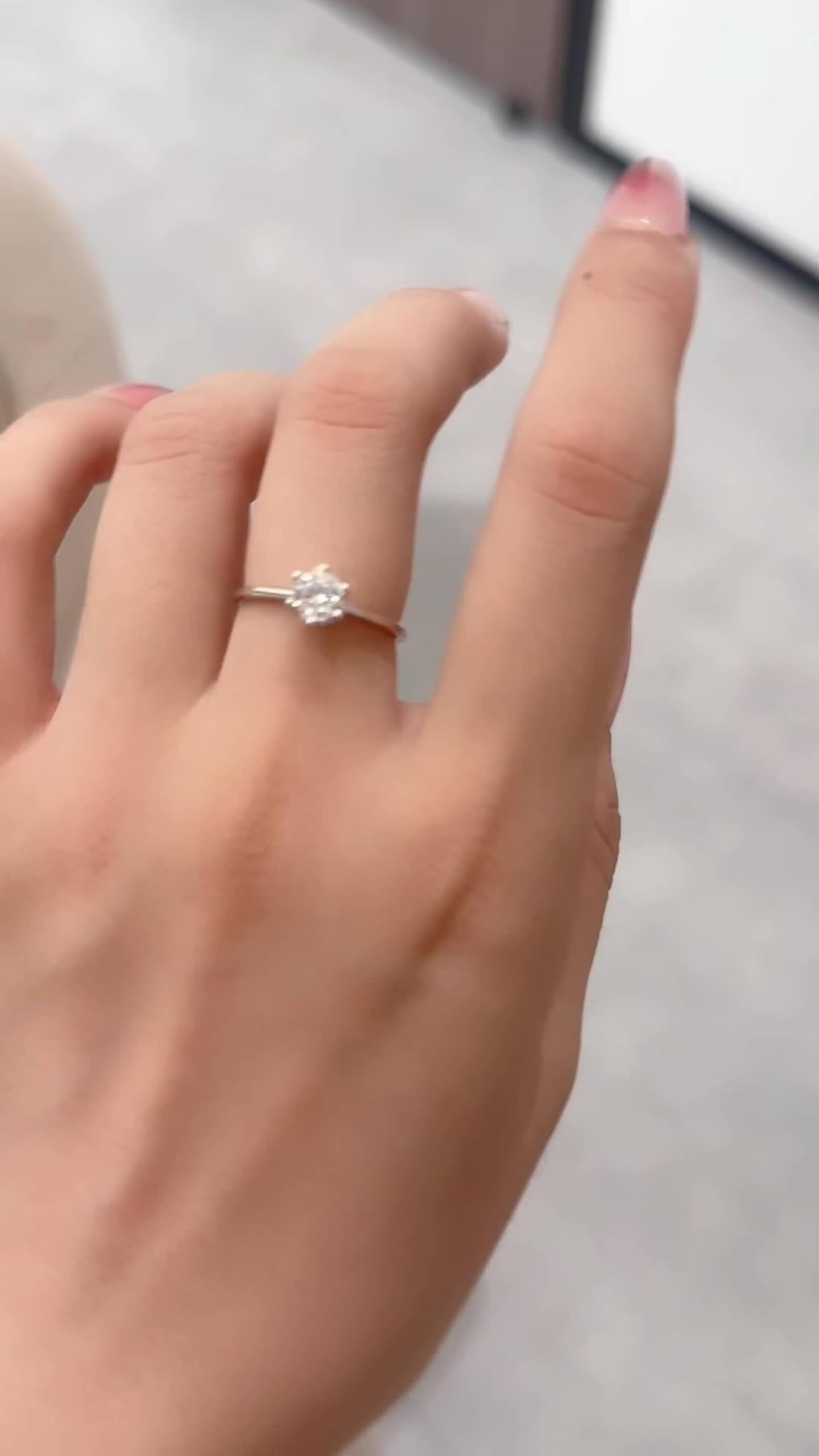 Eheringe, Verlobungsring Vintage Polierter Dünner Solitärring mit 5 mm Rundem Moissanit Silber 18K Weißgold Größe 47 (15.0)