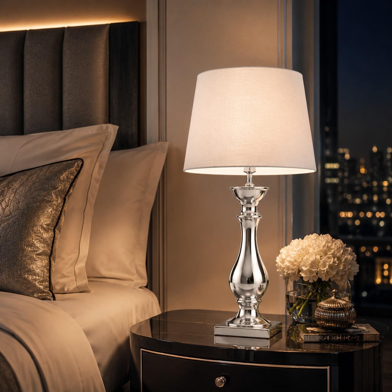 Tischlampe Silber Keramik 60 cm mit Weißem Stoffschirm – Nachttischlampe Schlafzimmer, Moderne Tischleuchte Wohnzimmer, E27 Tischleuchte mit Kabelschalter, Dekolampe, Leselampe für Büro & Flur