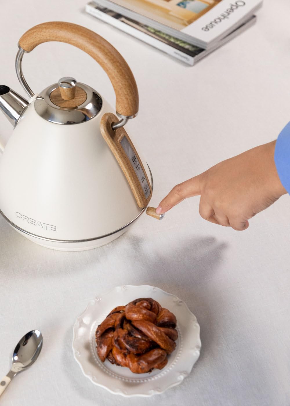 CREATE/KETTLE RETRO L/Bollitore elettrico bianco sporco/Ebollizione rapida, capacità 1,7 l, spegnimento automatico, autospegnimento, indicatore livello dell’acqua, Ø19 cm, 2200 W