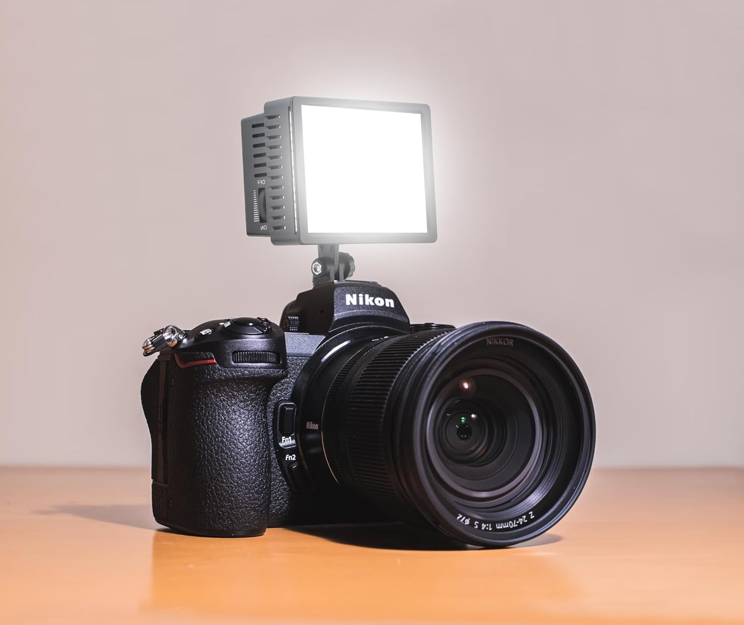Amazon.co.jp: 100W 充電式 LED ビデオライト Nikon COOLPIX B700