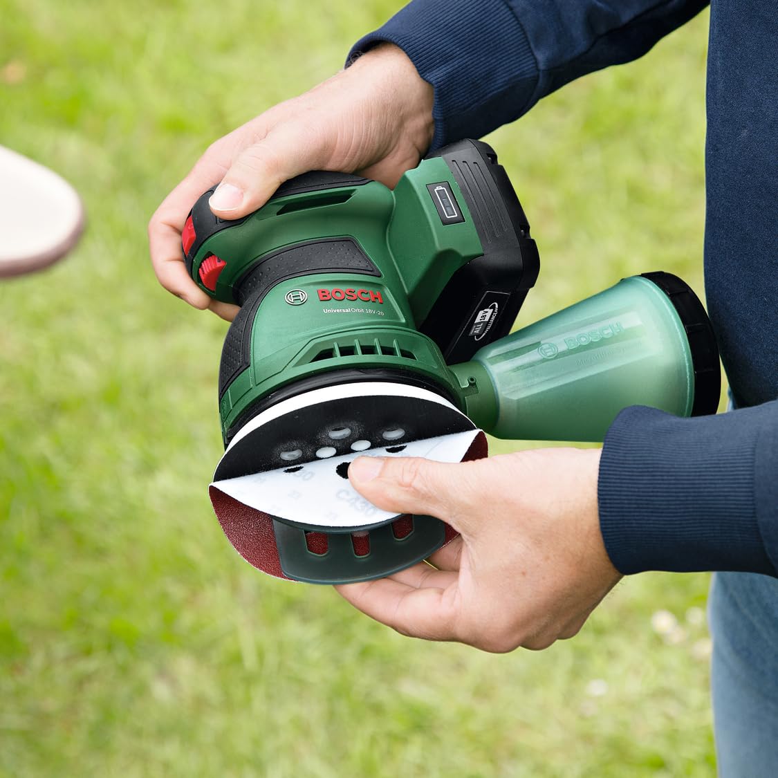 Bosch Akumulatorowa szlifierka mimośrodowa UniversalOrbit 18V-20 (szlifowanie średnich i dużych powierzchni drewnianych, lazurowanych i malowanych, średnica: 125 mm, system 18V, bez akumulatora)