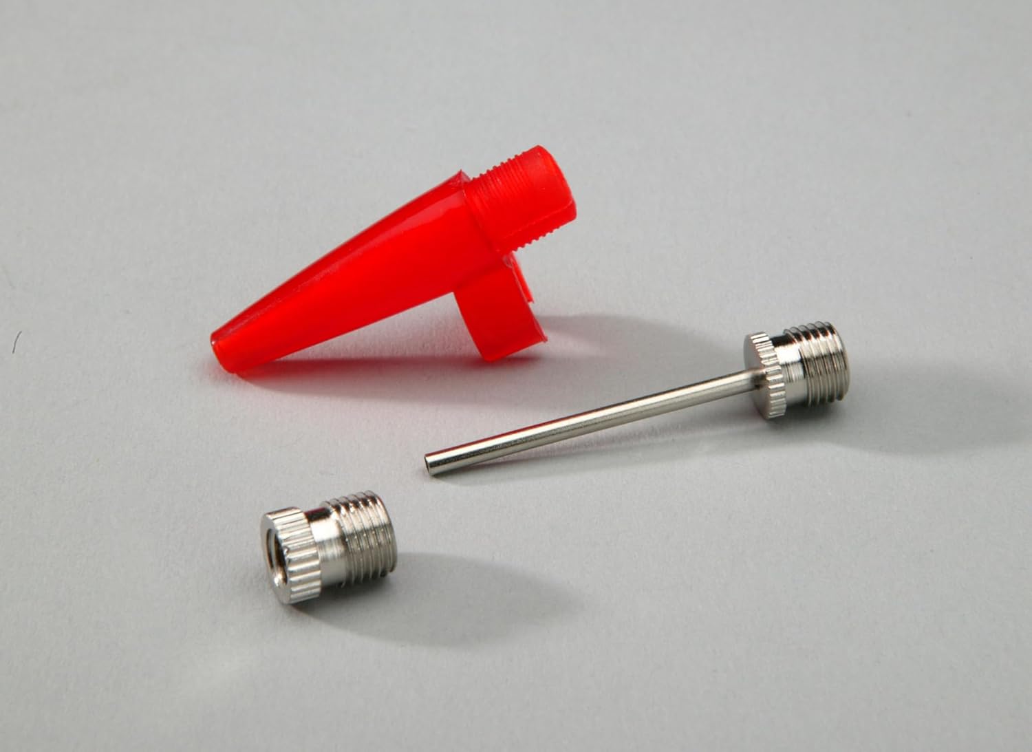 Various inflation adapters included with the Unitec Cartrend 10924 compressor, suitable for bicycle tires, sports balls, and inflatable toys.