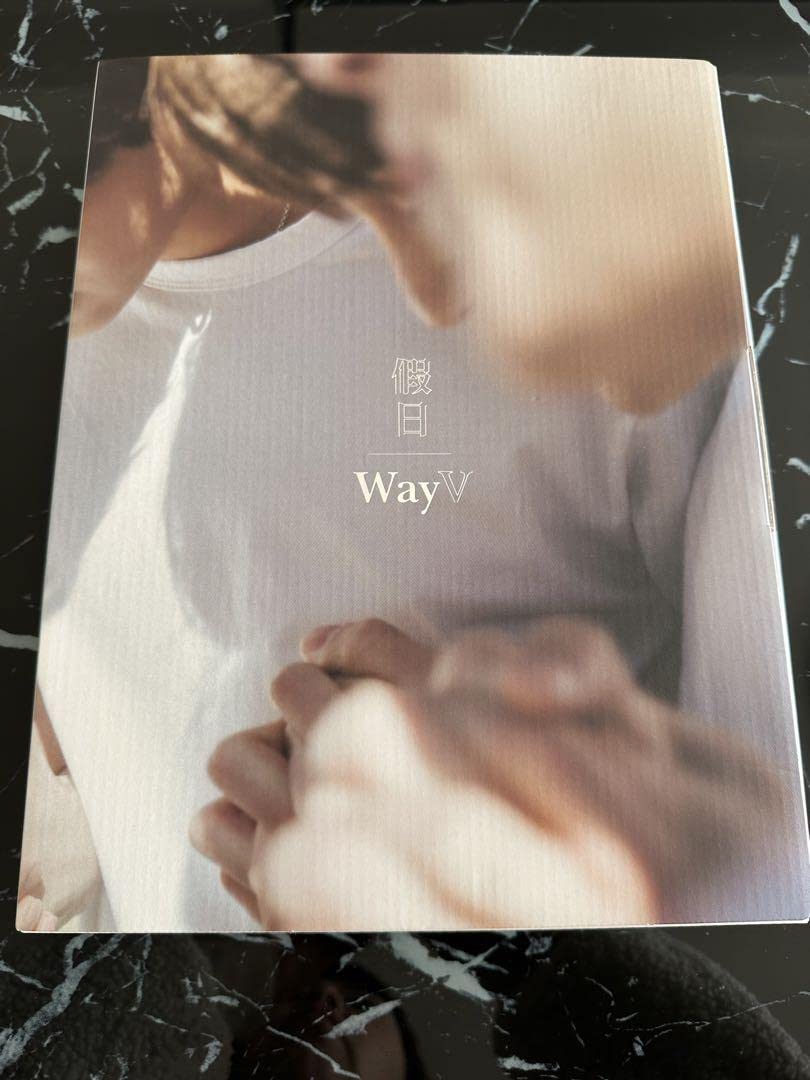 Amazon.co.jp: WayV フォトブック暇日 ルーカス : ホビー