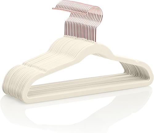 MIZGI Perchas de terciopelo prémium para niños (paquete de 50) de 14 pulgadas de ancho con ganchos cobre oro rosa, ahorran espacio, perchas