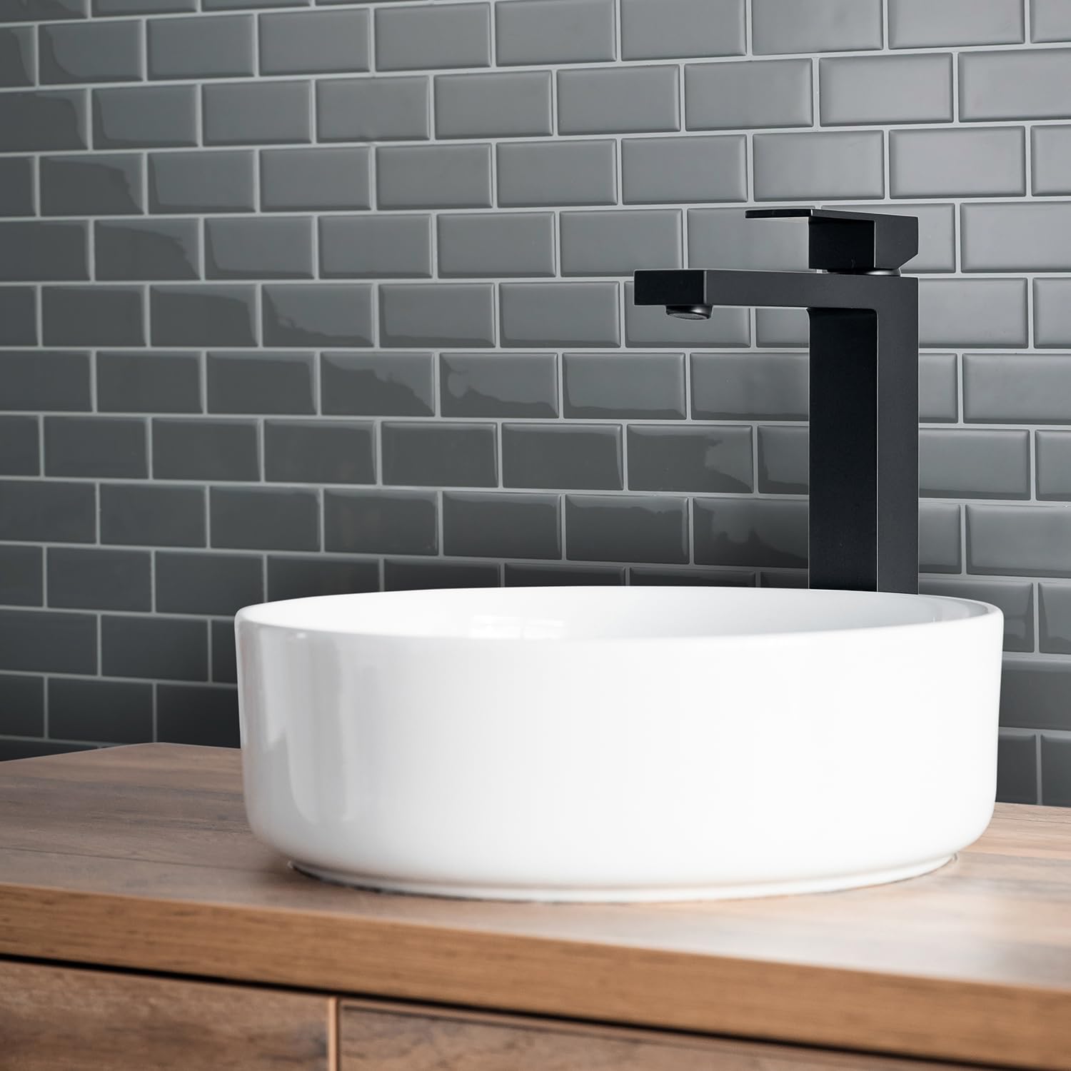 Smart Tiles Piastrelle Adesive 3D per Cucina e Bagno - Subway Bianco, 4 Mattonelle Adesive 27,81x24,64 cm, Paraschizzi Cucina, Resistente al Calore, Pannelli Decorativi, Prodotto in Canada