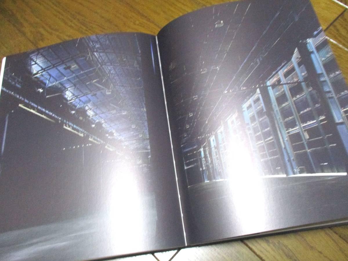 Amazon.co.jp: マウリツィオカテラン Maurizio Cattelan 作品集 Breath