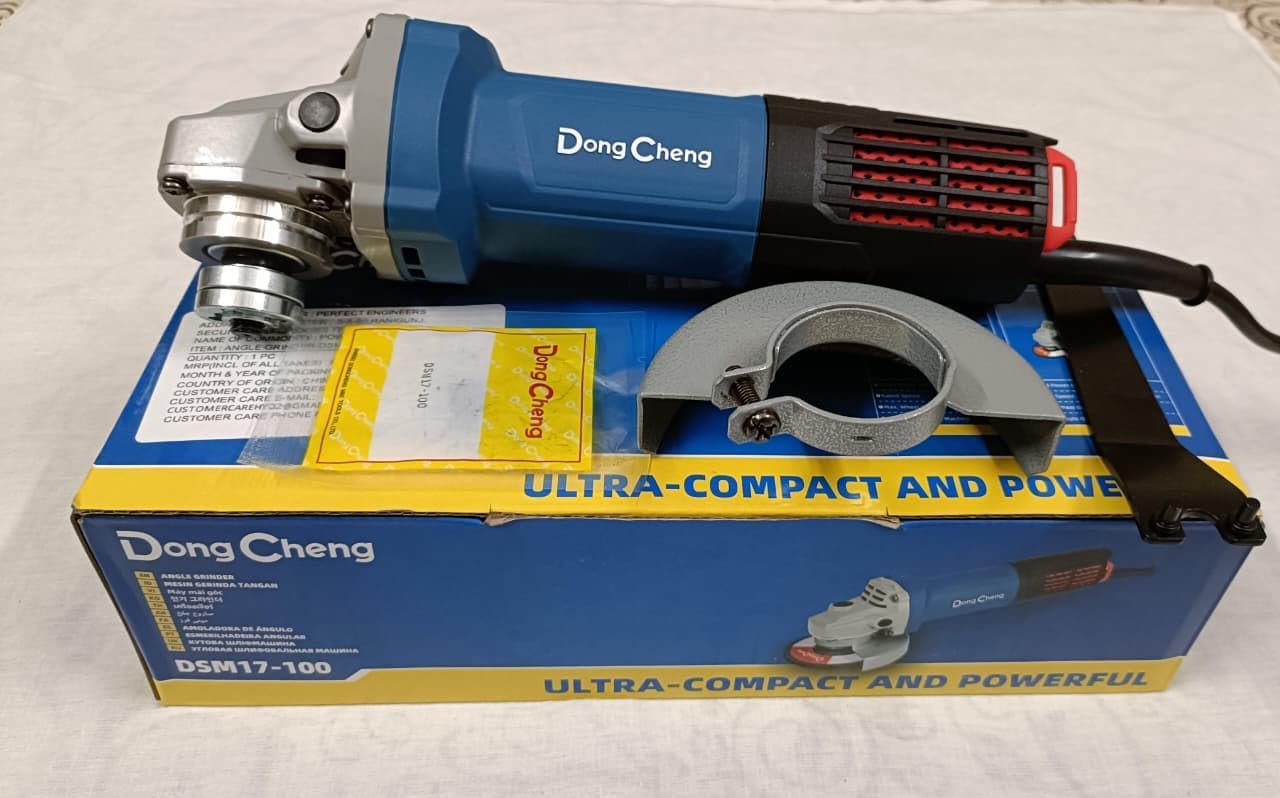 DongCheng DSM17-100 Angle Grinder and included accessories