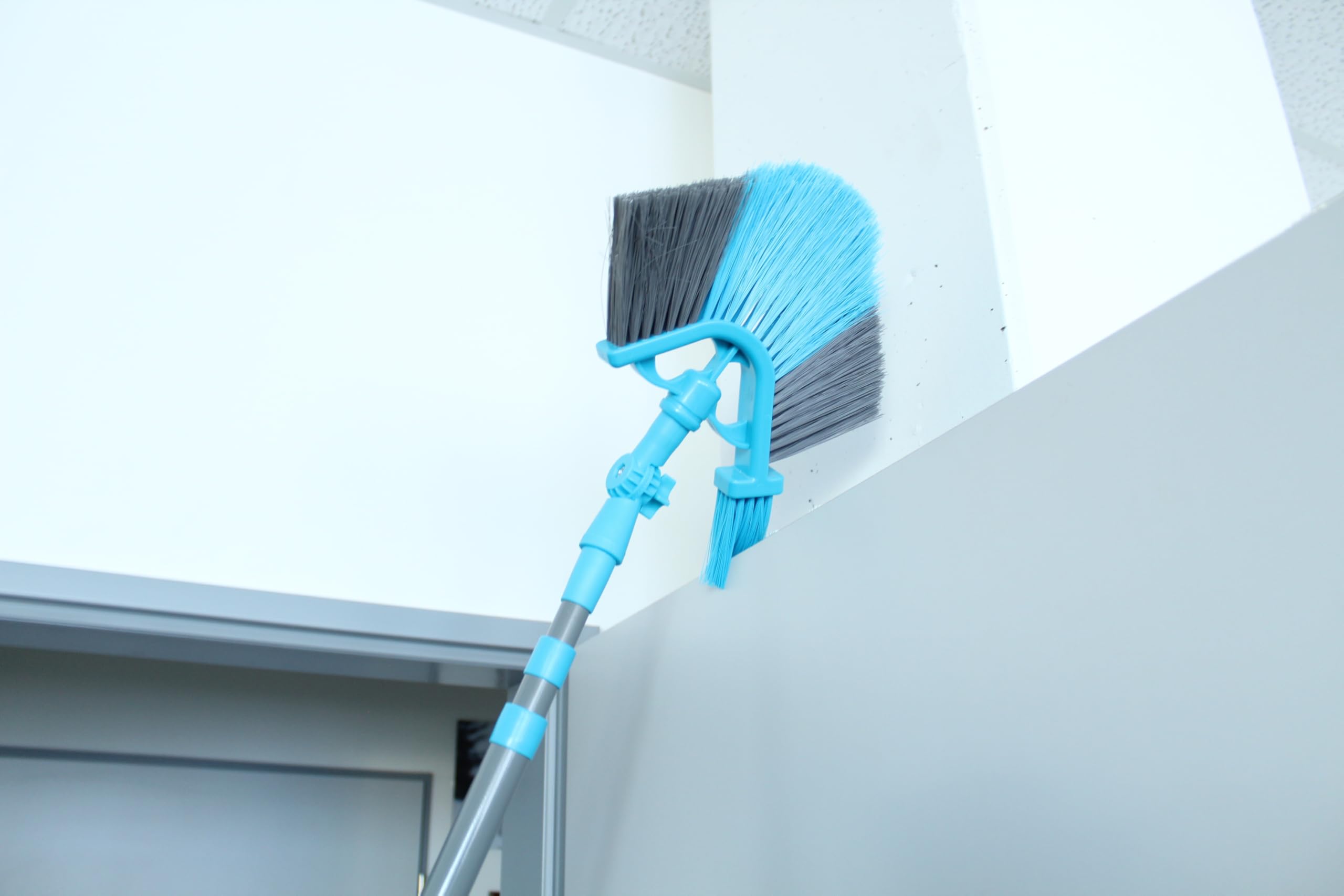 Dachrinnenbesen Teleskop Eckbesen mit Winkel Dreieckbesen mit Kunststoffborsten und Arbeitshandschuhe Anti-Rutsch