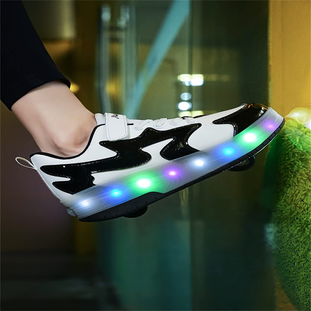 Kinder LED Licht Skateboardschuhe mit Rollen Drucktaste Einstellbare Inline Skates Outdoor Sport Fitnessschuhe