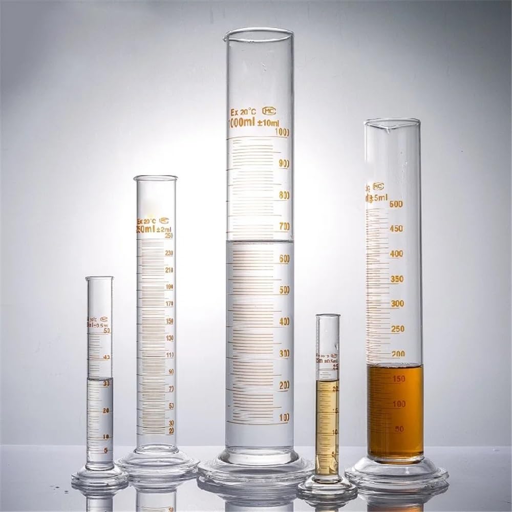 Cristalería de Laboratorio Probeta graduada de 500 ml con pico y base redonda de vidrio. Equipo de laboratorio.