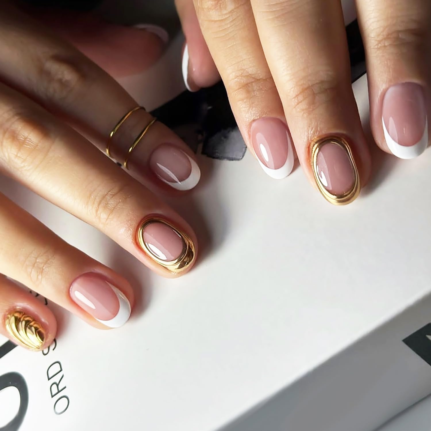 24 Pcs French Tip Press on Nails Short Almond Gold Stripe Fake Nails White French Tip False Nails Full Cover Glue on Nails French Artificial Nails for