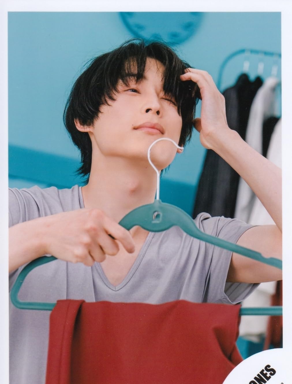 Amazon.co.jp: Six TONES 公式 生 写真（松村北斗）ST00710