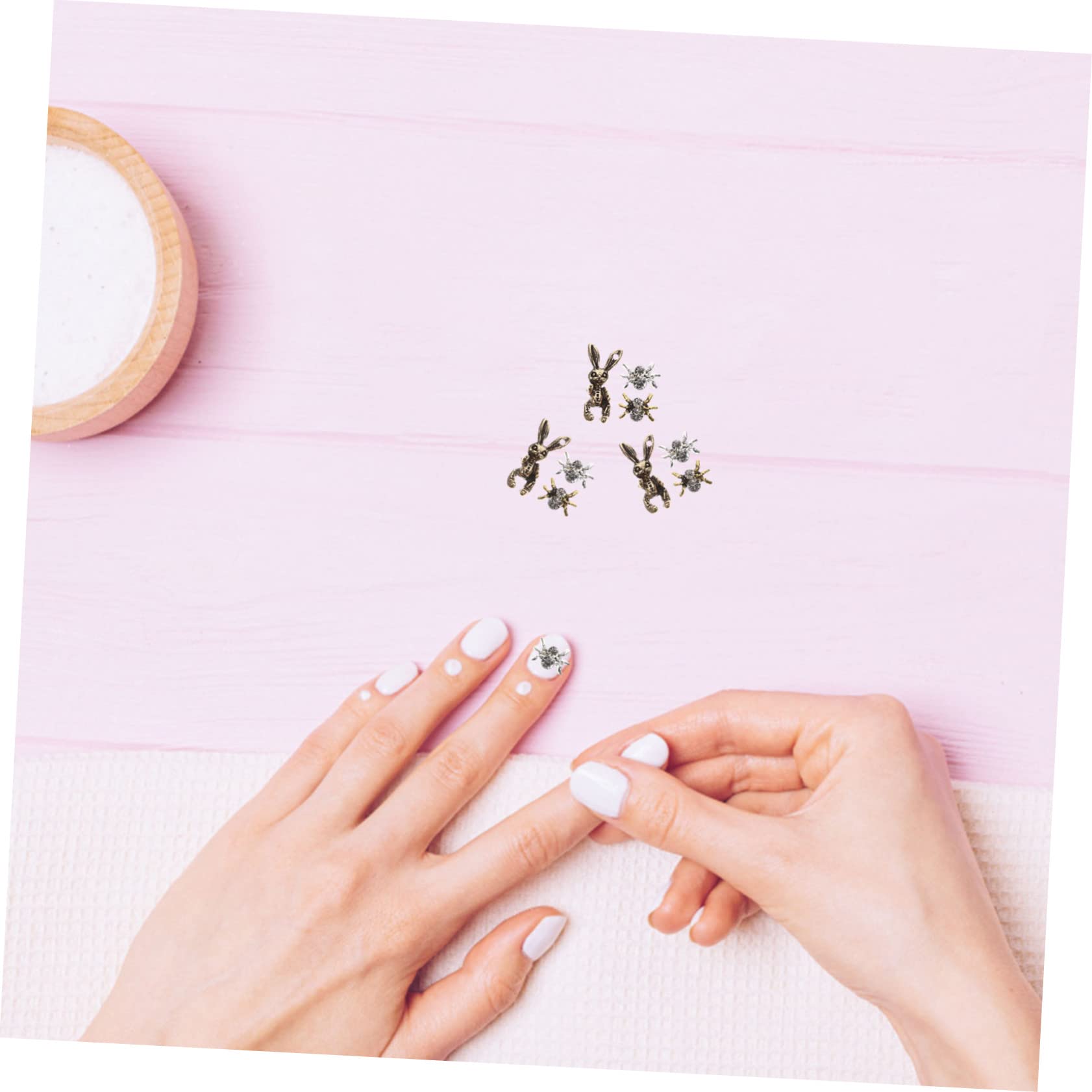 Healeved 150pezzi Charm Per Unghie Forma Di Ragno e Coniglio Decorazioni Artistiche Per Nail Art Accessori Per Manicure Perfetti Per Unghie Naturali e Artificiali