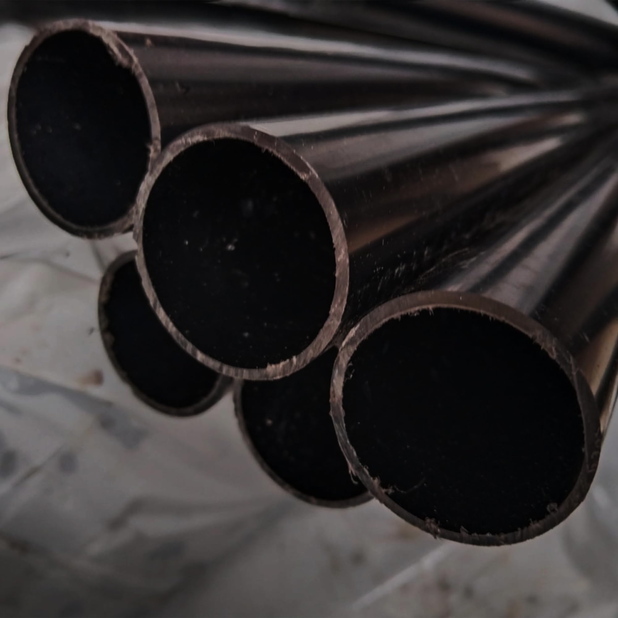 1m Length Solvent Weld PVC Pipe Plastic 32mm Waste Pipe- Black (Pack of 4)