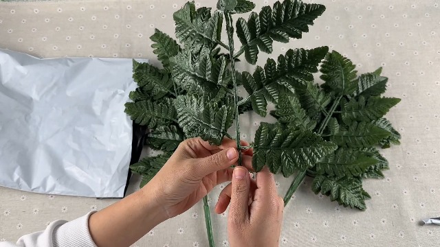 Amazon.com: 24 Sprays Green Leather Fern Artificial Silk Leaves 16