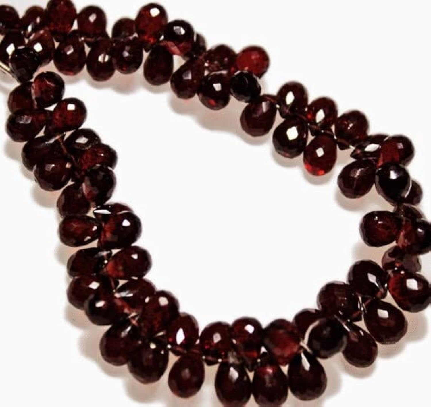 Grenat facetté AA en gouttes de 5x7mm, la pierre de naissance idéale pour un cadeau personnalisé