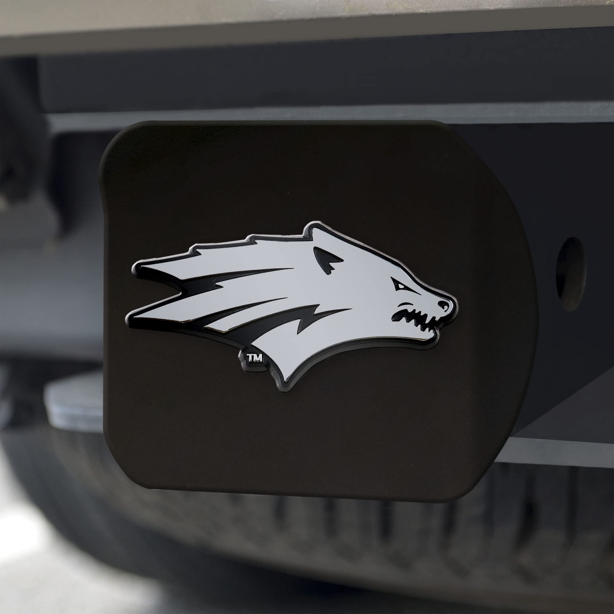 FANMATS 27789 Nevada Wolfpack czarna metalowa osłona zaczepu z metalowym chromowanym emblematem 3D