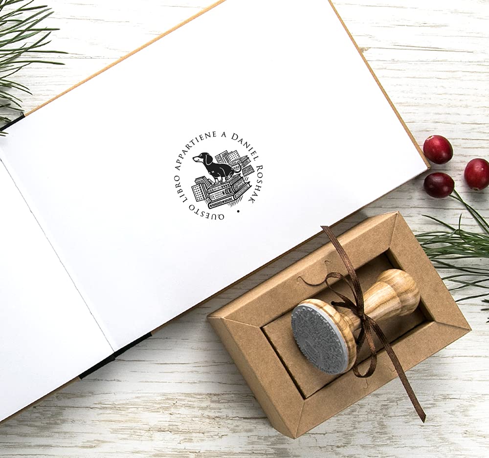 Timbro Ex Libris Personalizzato con Disegno di Bassotto – Regalo d’Arte per Amanti dei Cani in Scatola Elegante